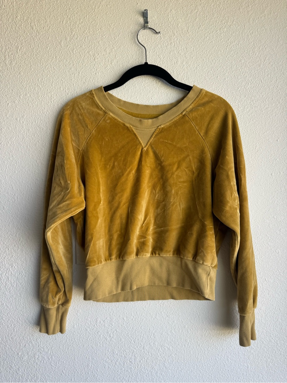 DANNIJO CAMEL VELOUR RAGLAN SWEATSHIRT size XS